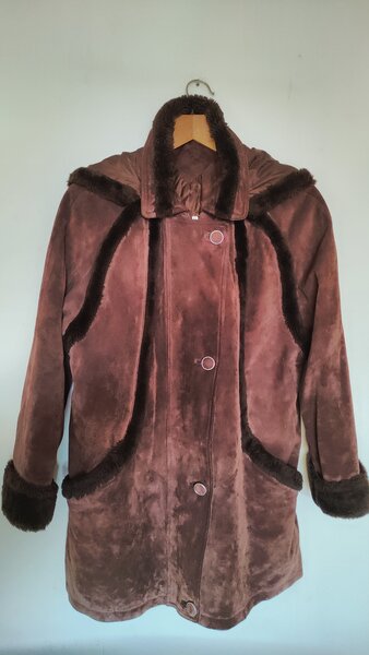 Vand haina din piele intoarsa cu gluga, pentru dame