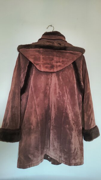 Vand haina din piele intoarsa cu gluga, pentru dame